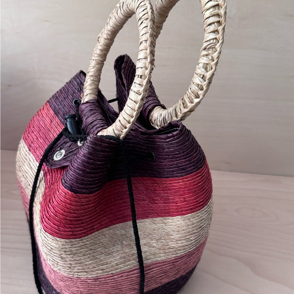 Handmade Mexican Straw Tote – Burgundy, Red & Pink Stripes – Ring Handle Bag - Picture 2 of 3